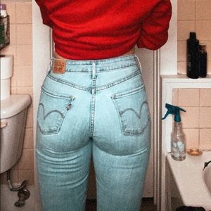 Midrise Levi’s jeans, prize included